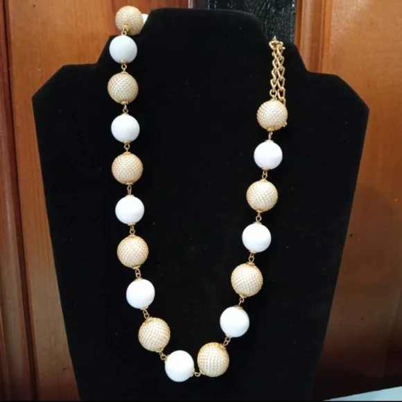 VTG 80s TRIFARI Gold-Toned Caged Chunky White Lucite Bead Necklace Adj. 27-33" L - Picture 5 of 5